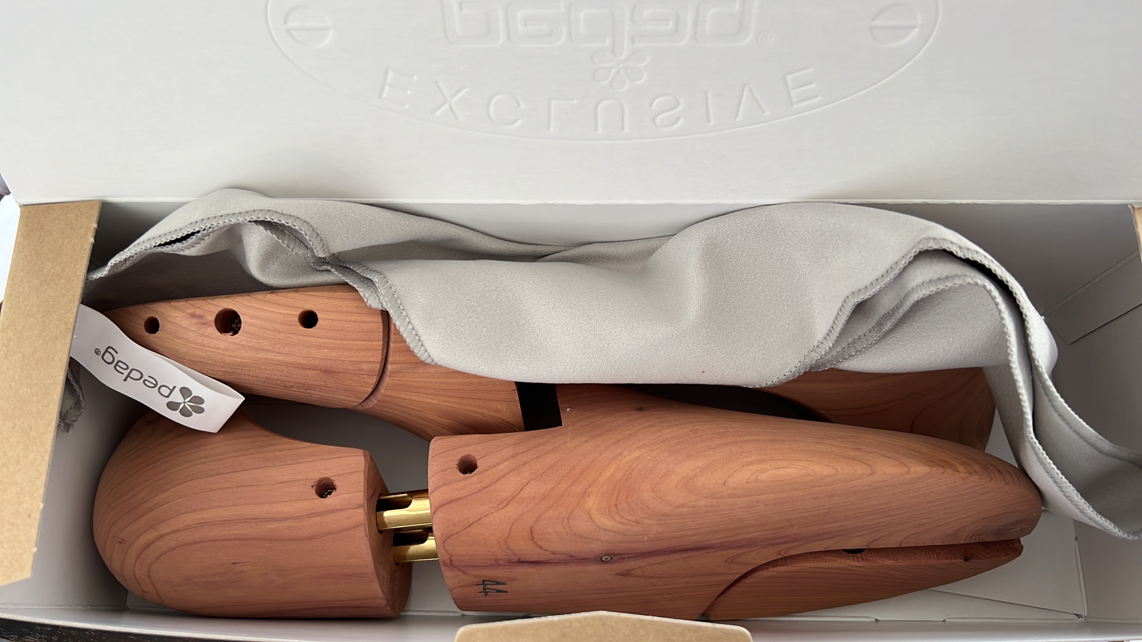 Luxury Shoe Tree - Mens - Natural Cedar